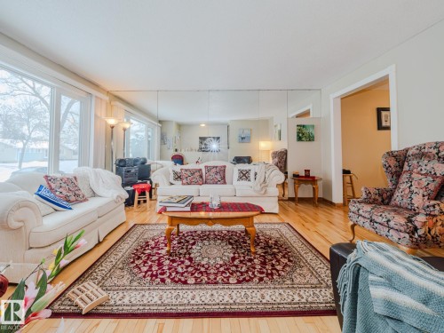 15212 60 Street, Edmonton, AB - Indoor Photo Showing Living Room