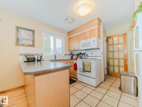 15212 60 Street, Edmonton, AB - Indoor Photo Showing Kitchen