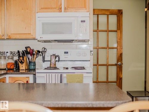 15212 60 Street, Edmonton, AB - Indoor Photo Showing Kitchen