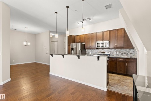 425 6083 Maynard Way E, Edmonton, AB - Indoor Photo Showing Kitchen With Upgraded Kitchen