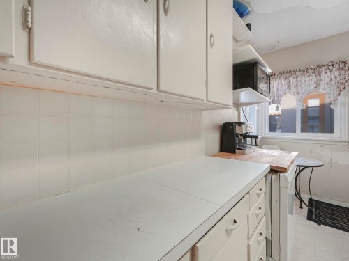 11927 68 Street, Edmonton, AB - Indoor