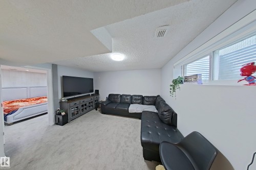 315 Wild Rose Way, Edmonton, AB - Indoor Photo Showing Other Room