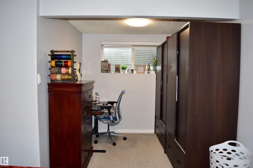 315 Wild Rose Way, Edmonton, AB - Indoor Photo Showing Other Room
