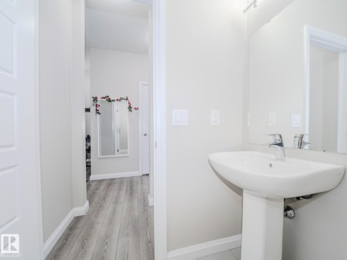 14 3710 Allan Drive, Edmonton, AB - Indoor Photo Showing Bathroom