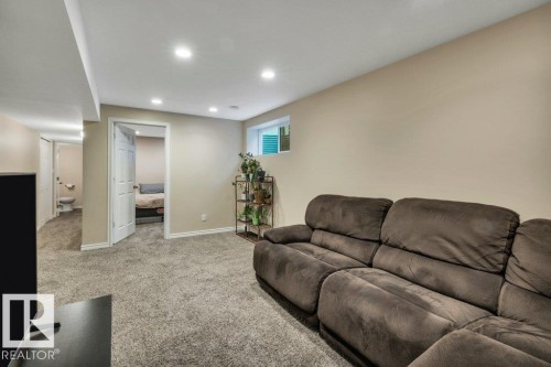 1512 70 Street Sw, Edmonton, AB - Indoor Photo Showing Other Room