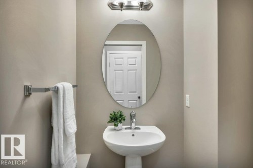 1512 70 Street Sw, Edmonton, AB - Indoor Photo Showing Bathroom