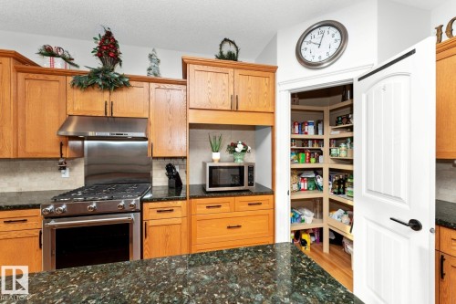 3211 62 Street, Beaumont, AB - Indoor Photo Showing Kitchen