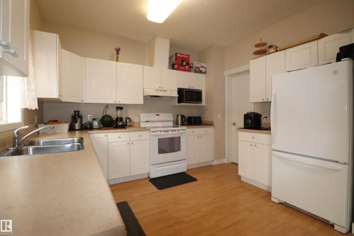 47 16728 115 Street, Edmonton, AB - Indoor Photo Showing Kitchen With Double Sink