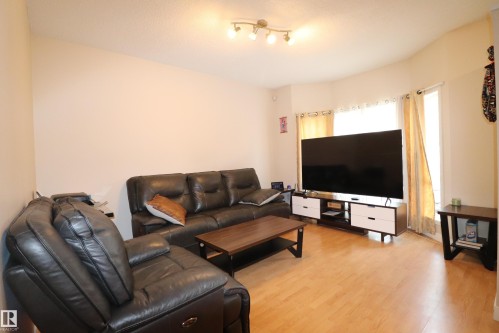 47 16728 115 Street, Edmonton, AB - Indoor Photo Showing Living Room