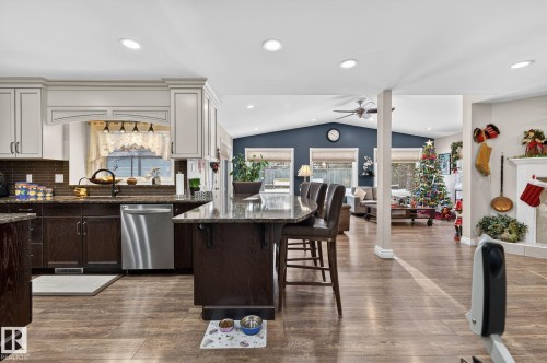 465 Riverpark, Fort Saskatchewan, AB - Indoor Photo Showing Kitchen With Upgraded Kitchen