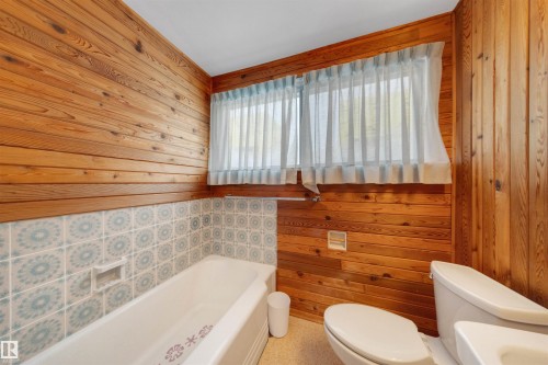 10525 134 Street, Edmonton, AB - Indoor Photo Showing Bathroom