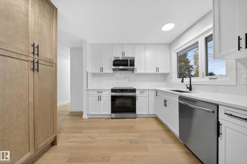 11147 36A Avenue, Edmonton, AB - Indoor Photo Showing Kitchen