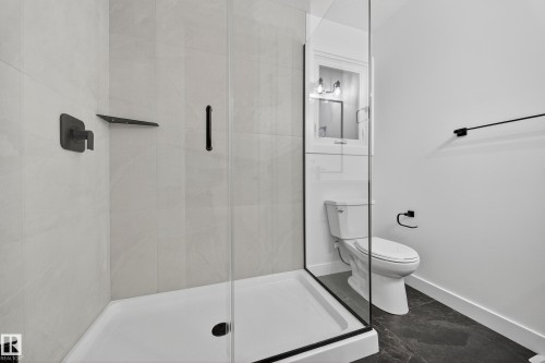 11147 36A Avenue, Edmonton, AB - Indoor Photo Showing Bathroom