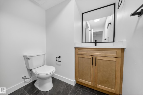 11147 36A Avenue, Edmonton, AB - Indoor Photo Showing Bathroom