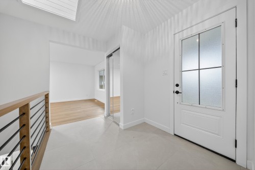 11147 36A Avenue, Edmonton, AB - Indoor Photo Showing Other Room