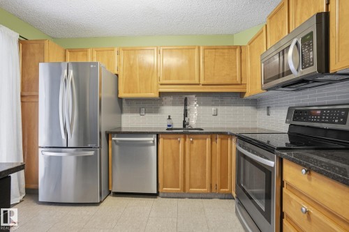 18024 96 Avenue, Edmonton, AB - Indoor Photo Showing Kitchen