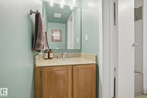 18024 96 Avenue, Edmonton, AB - Indoor Photo Showing Bathroom