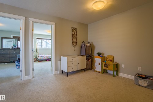 5704 Hawthorn Common, Edmonton, AB - Indoor