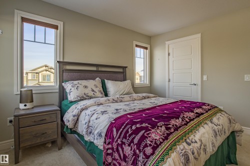 5704 Hawthorn Common, Edmonton, AB - Indoor Photo Showing Bedroom