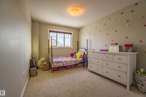 5704 Hawthorn Common, Edmonton, AB - Indoor Photo Showing Bedroom