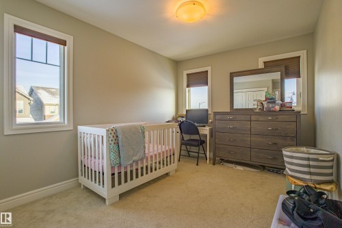 5704 Hawthorn Common, Edmonton, AB - Indoor Photo Showing Bedroom