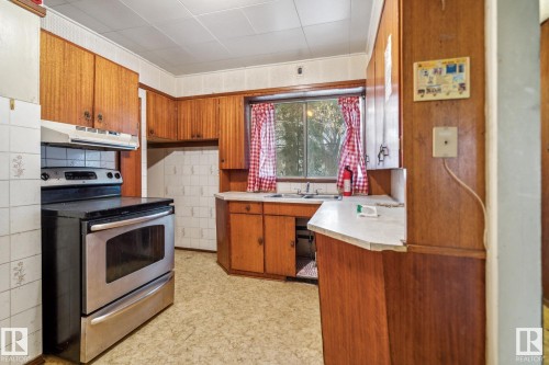 12125 40 Street, Edmonton, AB - Indoor Photo Showing Kitchen