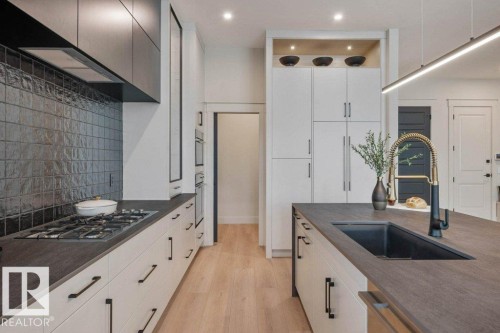 26 Easton Close, St. Albert, AB - Indoor Photo Showing Kitchen With Upgraded Kitchen