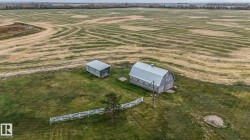 Aerial view of sparsely populated area - 