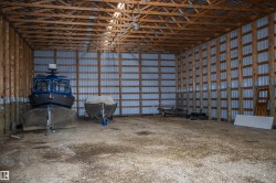 Garage with metal wall - 