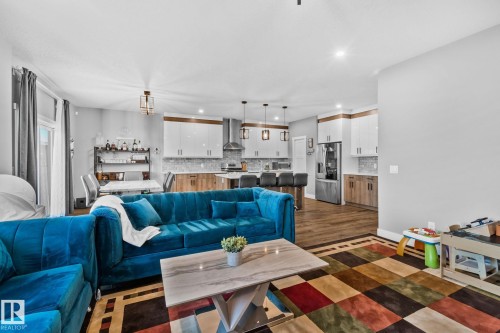 5262 47 Ave, Calmar, AB - Indoor Photo Showing Living Room