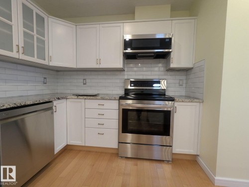 7540 137A Avenue, Edmonton, AB - Indoor Photo Showing Kitchen