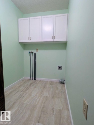 7540 137A Avenue, Edmonton, AB - Indoor Photo Showing Other Room