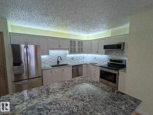 7540 137A Avenue, Edmonton, AB - Indoor Photo Showing Kitchen With Stainless Steel Kitchen With Upgraded Kitchen