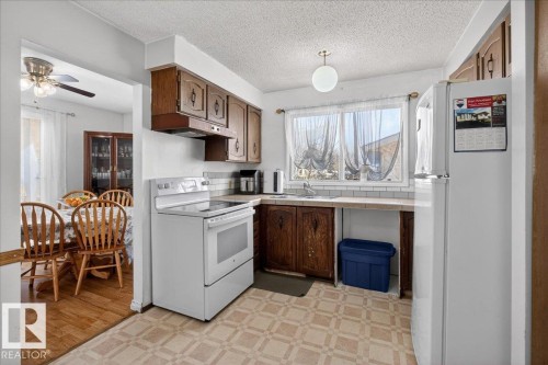 17003 109 Street, Edmonton, AB - Indoor Photo Showing Kitchen