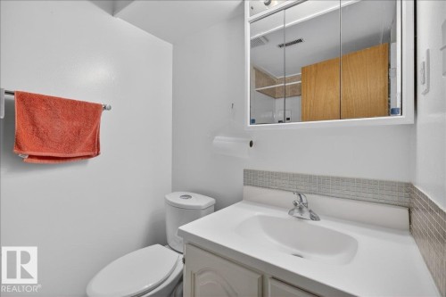 17003 109 Street, Edmonton, AB - Indoor Photo Showing Bathroom