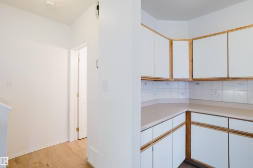 57 843 Youville Drive W, Edmonton, AB - Indoor