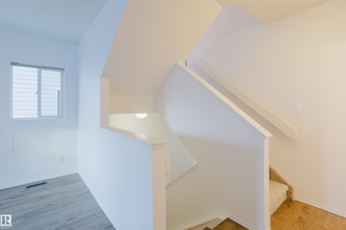 57 843 Youville Drive W, Edmonton, AB - Indoor Photo Showing Other Room