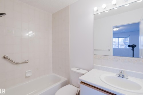 57 843 Youville Drive W, Edmonton, AB - Indoor Photo Showing Bathroom