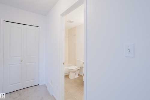 57 843 Youville Drive W, Edmonton, AB - Indoor