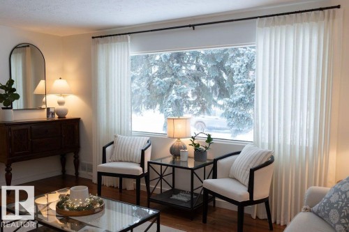 7211 83 Street, Edmonton, AB - Indoor