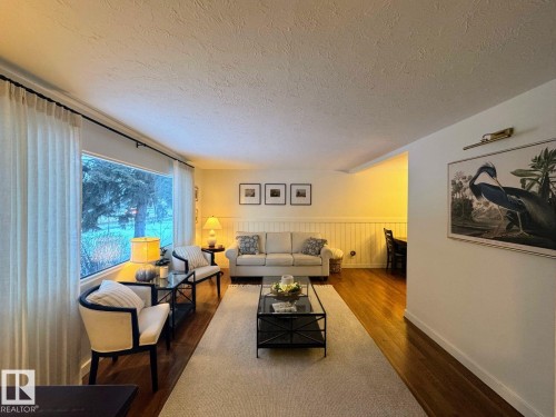 7211 83 Street, Edmonton, AB - Indoor Photo Showing Living Room