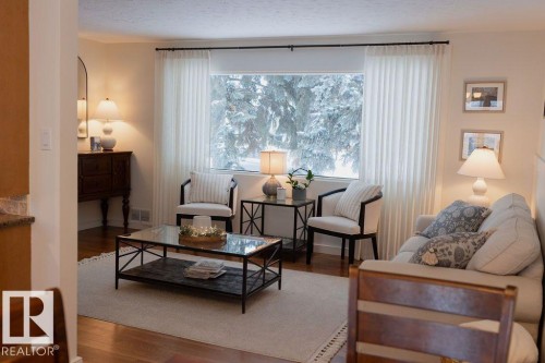 7211 83 Street, Edmonton, AB - Indoor Photo Showing Living Room