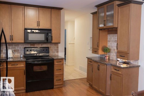 7211 83 Street, Edmonton, AB - Indoor Photo Showing Kitchen