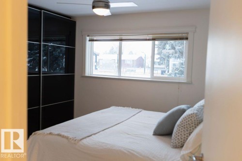 7211 83 Street, Edmonton, AB - Indoor Photo Showing Bedroom