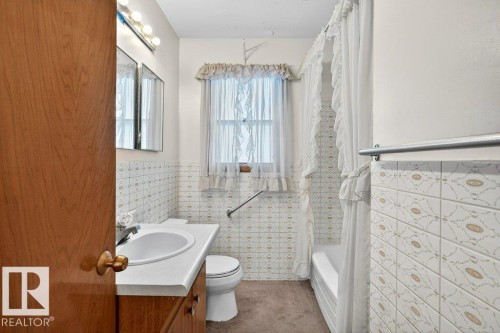 12224 55 Street Nw, Edmonton, AB - Indoor Photo Showing Bathroom