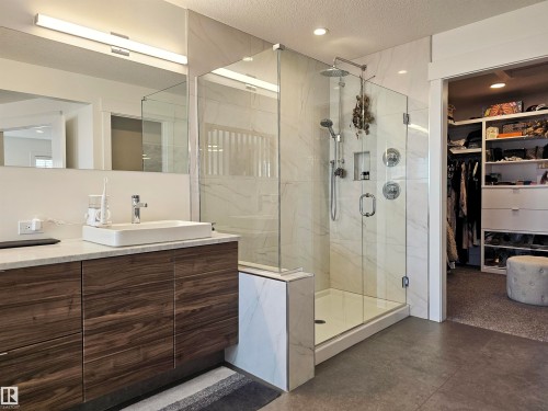 1265 Peregrine Terrace, Edmonton, AB - Indoor Photo Showing Bathroom