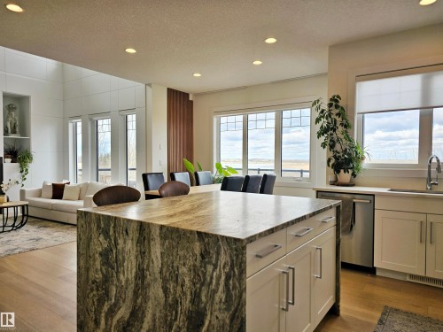1265 Peregrine Terrace, Edmonton, AB - Indoor Photo Showing Kitchen