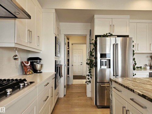 1265 Peregrine Terrace, Edmonton, AB - Indoor Photo Showing Kitchen With Upgraded Kitchen