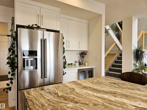 1265 Peregrine Terrace, Edmonton, AB - Indoor Photo Showing Kitchen
