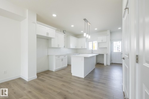 235 157 Avenue, Edmonton, AB - Indoor Photo Showing Kitchen